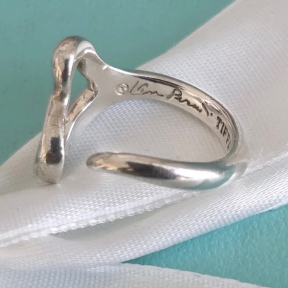 Rare and Retired Elsa Peretti Tiffany & Co. Open Heart Ring Sterling Silver Sz 6 - Picture 4 of 7